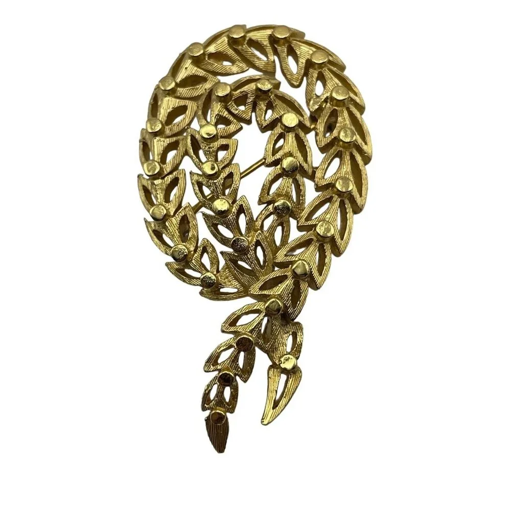 Trifari Vintage Ribbon Design Gold Tone‎ Textured Brushed Open Work Brooch Pin